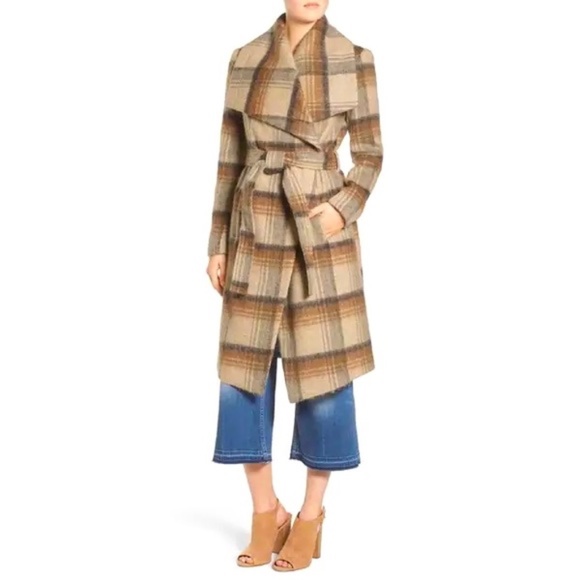 BCBGeneration Jackets & Blazers - 🧡HP🧡 BCBGeneration Wool Blend Plaid Coat 🍂